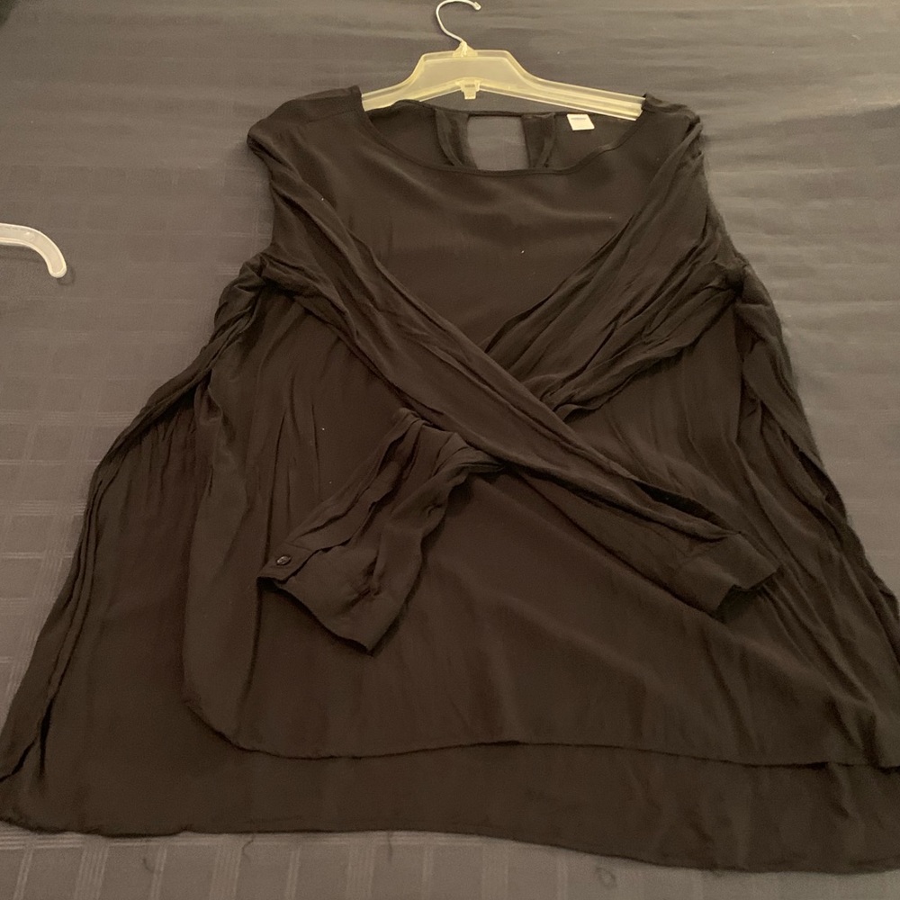 Black high low shirt